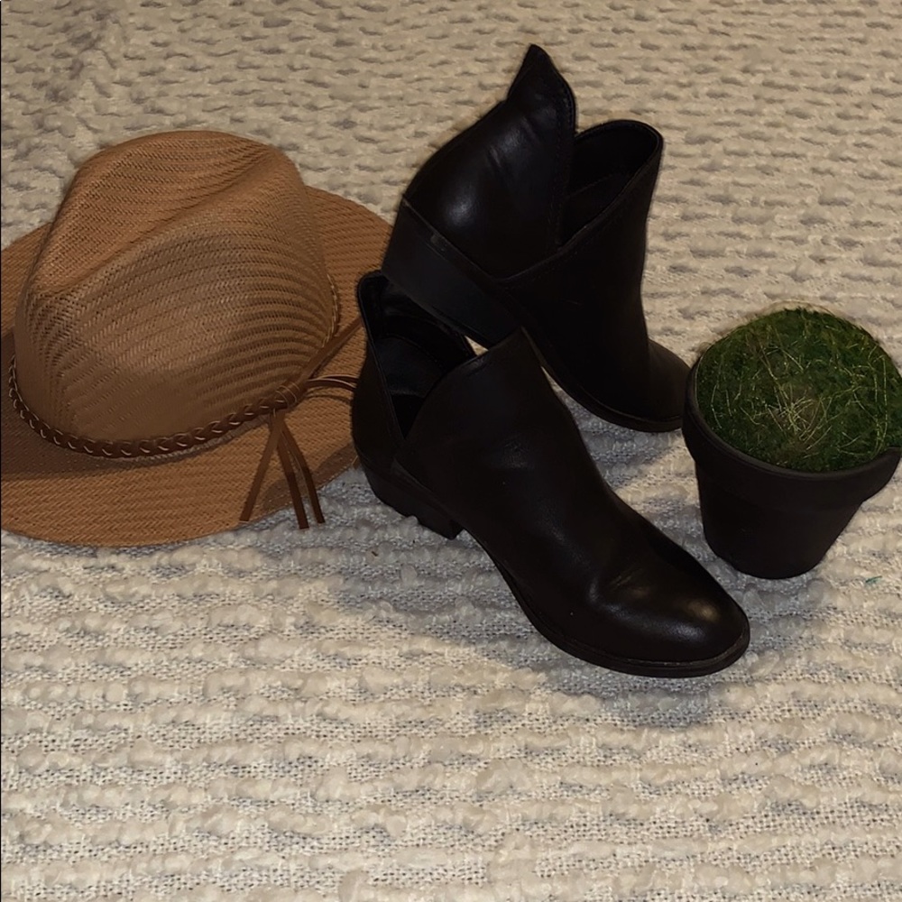 Universal thread ankle bootie